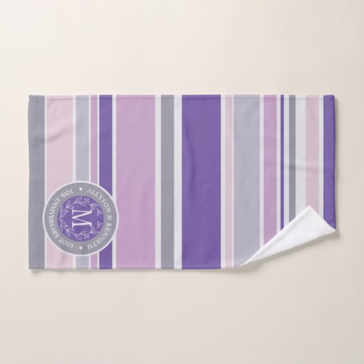 Paarse Trendy Strepen Monogram Krans Laurel Leaf Bad Handdoek (Handdoek)