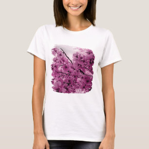 Paarse vertakkingen voor sierkersen, gestileerd t-shirt