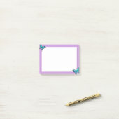 Paarse &vlinder plakbriefjes post-it® notes (Op bureau)