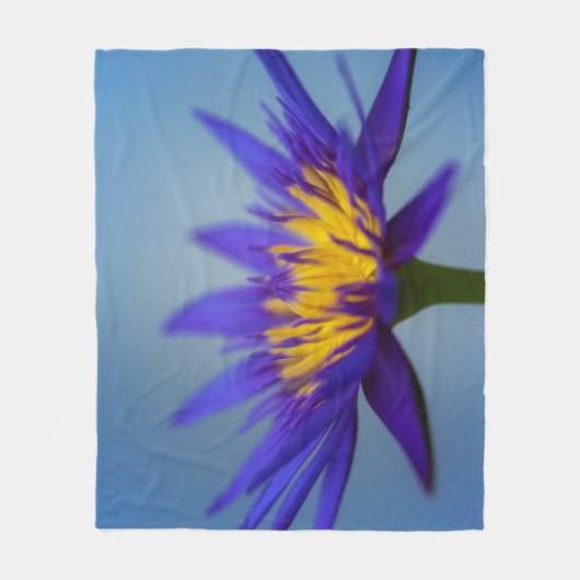 Paarse Water Lily Fleece Deken (Voorkant)