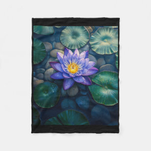 Paarse Waterlelie Bloemen En Waterleliebladeren Op Fleece Deken