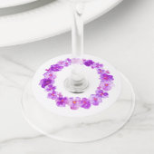 Paarse waterverf van kunstbloemen wijnglaslabel (Dichtbij)