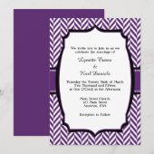 Paarse White Herringbone Wedding Invitation Kaart (Voorkant / Achterkant)