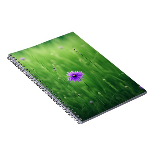 Paarse wilde bloemen in groen veld notitieboek (Rechterzijde)