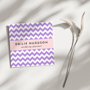 Paarse zigzag, Paarse chevron, geometrisch patroon Vierkante Visitekaartje