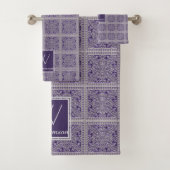 Paarse zilver grijs met monogrammen bad handdoek (Insitu)