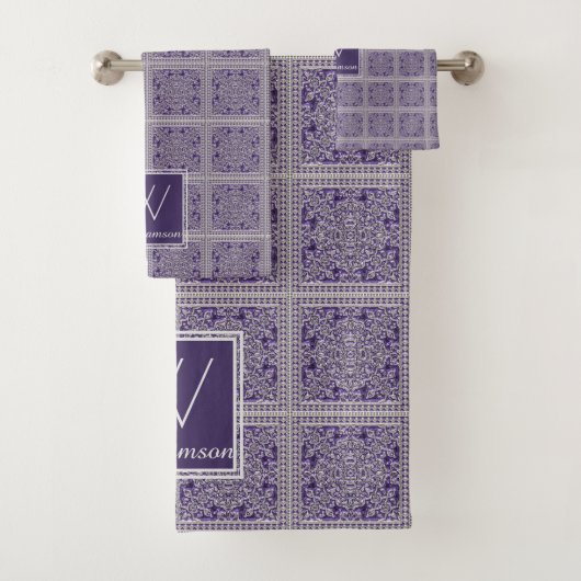 Paarse zilver grijs met monogrammen bad handdoek (Insitu)