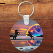 Paarse zon, eenhoorns, volle maan op het strand sleutelhanger (Achterkant)
