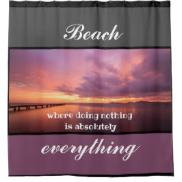 Paarse zonsondergang strand is alles douchegordijn