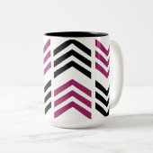 Paarse zwarte Chevron geometrisch patroon Tweekleurige Koffiemok (Voorkant rechts)