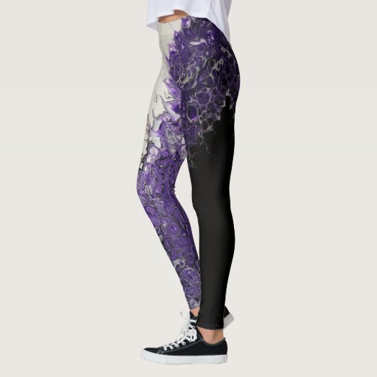 paarse, zwarte en witte leggings (Links)