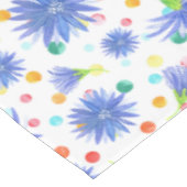 Paasbloemen en eieren in blauw tafelkleed (Gekanteld)