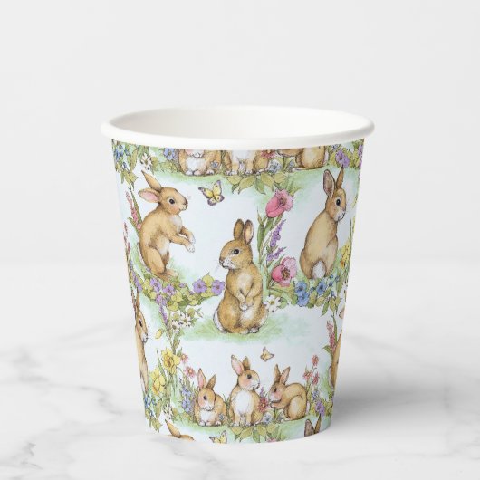 Paasbondskonijnen in een lentestuin papieren bekers (Voorkant)