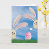 Paasbroodjes met roze ei in gras kaart (Gele Bloem)