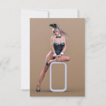 Paashaas meisje zittend op ronde rand kubus