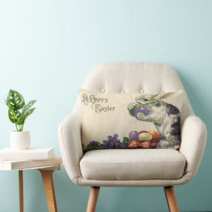  paashaas met paaseieren in een mand kussen