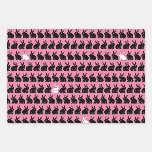 Paashaas zwart en wit op roze en groen inpakpapier vel (Voorkant)