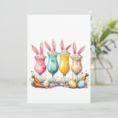 Paaslatte glazen van latte met konijnenoren aankondiging (Staand voorkant)