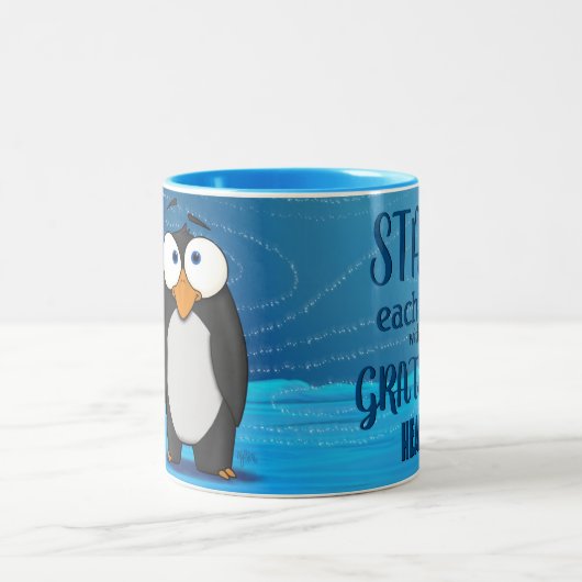 Pablo the Penguin, met mok (Center)
