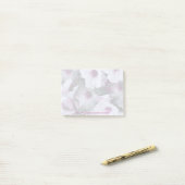Pad de notes post-it de Begonias doux (Sur un bureau)