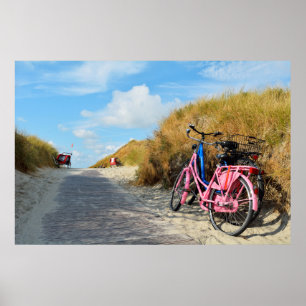 Pad naar strand met fietsen   Norderney, Duitsland Poster