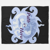 "Pad van een Hero" Embleem (met titel) Fleece Deken (Voorkant (Horizontaal))