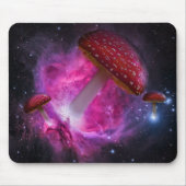 Paddenstoelen die door de buitenruimte worden gesc muismat (Voorkant)