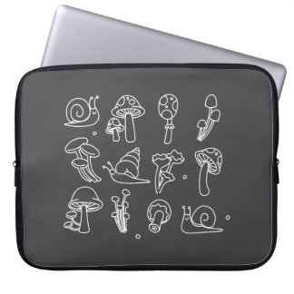 Paddenstoelen en slakken laptophoes laptop sleeve