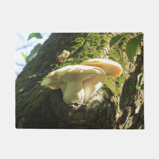 Paddenstoelen groeien in de boom deurmat (Voorkant)