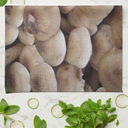 Paddenstoelen groeien in een cluster originele fot theedoek (Gevouwen)