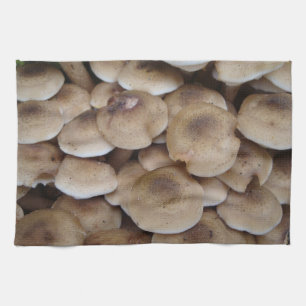 Paddenstoelen groeien in een cluster originele fot theedoek