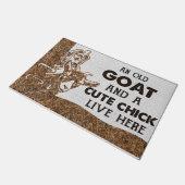 Paillasson An Old Goat And A Cute Chick Live Here (Incliné)