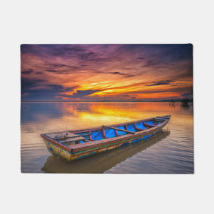 Paillasson Bateau de pêche à la plage du lever de soleil  
