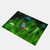 Paillasson Beau papillon sur une fleur (Incliné)