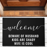 Paillasson Bienvenue Les Enfants Sont Ombragés Funny Famille<br><div class="desc">Bienvenue Les Enfants Sont Ombragée Famille Vieux Noir Et Blanc Paillasson De Porte. Soyez bienvenus à l'égard du mari les enfants sont la femme ombragée est cool.</div>