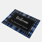 Paillasson Blue Plaid Welcome Monogramme Nom de famille (Incliné)