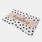 Paillasson Boss et points noirs Pastel Rose moderne (Incliné)