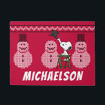 Paillasson cacahuètes | Snoopy Christmas Sweater Snowman<br><div class="desc">Célébrez les fêtes et votre amour des cacahuètes avec ce pull de Noël moche avec Snoopy et une rangée de bonhommes de neige.</div>