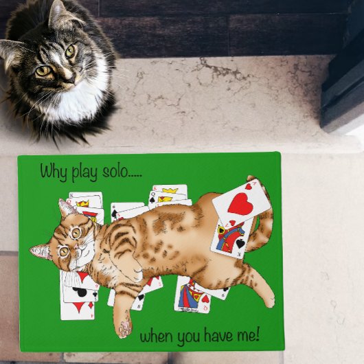 Paillasson Chat tigré orange drôle jouant aux cartes de solit
