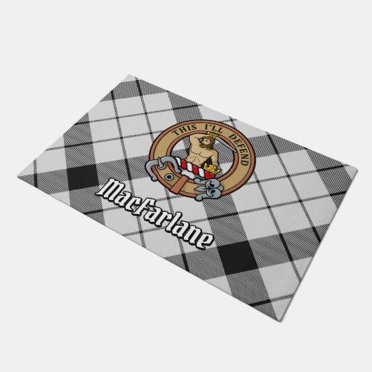 Paillasson Clan MacFarlane Crest sur tarte noir et blanc (Incliné)