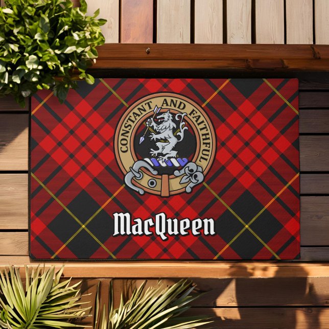 Paillasson Clan MacQueen Crest sur Tartan (Créateur téléchargé)