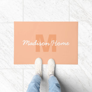 Paillasson Couleur pêche pastel cool avec nom de monogramme p