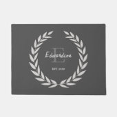 Paillasson Couronne rustique gris foncé nom de famille Est. (Devant)