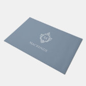 Paillasson Crest Dusty Blue Monogram Elegant Initial and Name (Incliné)
