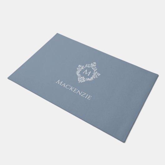 Paillasson Crest Dusty Blue Monogram Elegant Initial and Name (Incliné)
