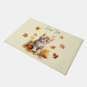 Paillasson Cute Orange Tabby Kitten dans les feuilles d'autom (Incliné)