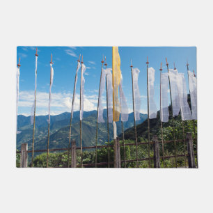 Paillasson Drapeaux de prière dans les montagnes du Bhoutan à