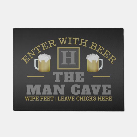 Paillasson Drôle MAN CAVE avec Monogramme et bière sur GRAY (Devant)