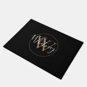Paillasson Élégant élégant Noir Or Monogramme Nom du script  (Incliné)