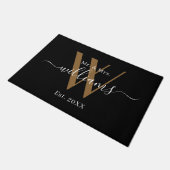 Paillasson Élégant M. Et Mme Black Gold Monogramme Nom Script (Incliné)